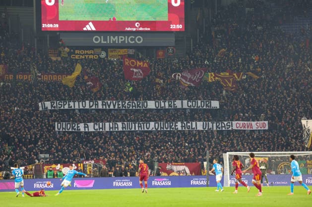 Roma vs Napoli Durante la partita di calcio del 30 11 2025, valevole per il campionato italiano di serie A - 2025 26 a Roma allo Stadio Olimpico tra AS Roma vs Napoli In foto supporters of as Roma Roma stadio Olimpico Roma Italia Copyright: xFABIOxSASSOxFabioxSassox Roma Napoli2025_11_30Fabio Sasso5006