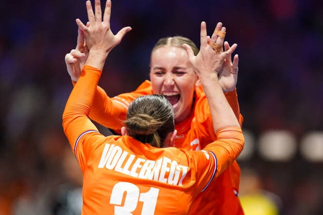 2025-11-30 Egypt v Netherlands - IHF World Women s Handball Championship ROTTERDAM, NETHERLANDS - NOVEMBER 30: Kelly Vollebregt of the Netherlands, Nikita van der Vliet of the Netherlands during the IHF World Women s Handball Championship match between Egypt and Netherlands at Ahoy on November 30, 2025 in Rotterdam, Netherlands. Rotterdam Ahoy Netherlands Content not available for redistribution in The Netherlands directly or indirectly through any third parties. Copyright: xHenkxSeppenx