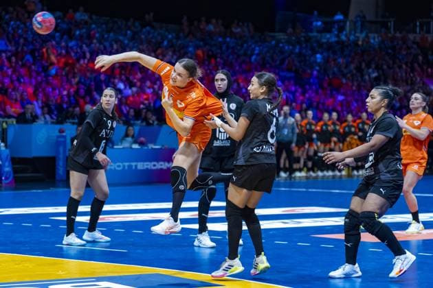 ROTTERDAM - Merel Freriks during the World Cup handball match in Group E between the Netherlands and Egypt at Ahoy Rotterdam. ANP RONALD HOOGENDOORN xVIxANPxSportx xxANPxIVx 543512108 originalFilename: 543512108.jpg