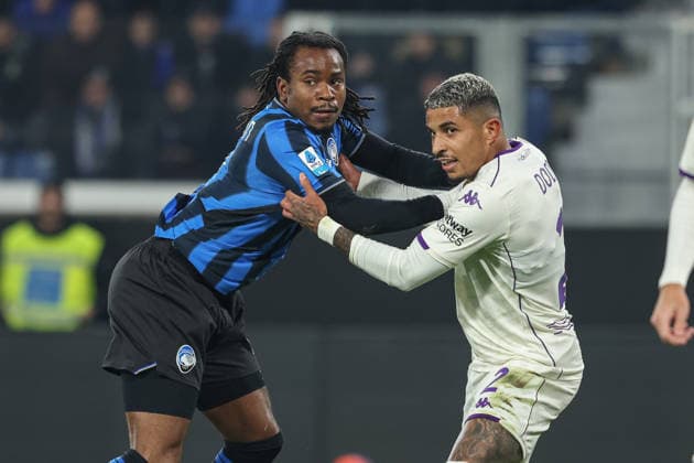 Atalanta v Fiorentina, Serie A football, Bergamo, Italy Bergamo, Italy. 30th, November 2025. Ademola Lookman (L) of Atalanta and Dodo (R) of Fiorentina seen during the Serie A match between Atalanta and Fiorentina at New Balance Stadium in Bergamo. Italy, Bergamo  Copyright: xGonzalesxPhoto StefanoxNicolix