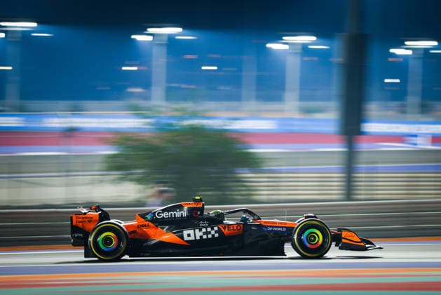 F1 - QATAR GRAND PRIX 2025 04 NORRIS Lando (gbr), McLaren F1 Team MCL39, action during the 2025 Formula 1 Qatar Grand Prix, 23th round of the 2025 FIA Formula One World Championship, WM, Weltmeisterschaft from November 28 to 30, 2025 on the Lusail International Circuit, in Lusail, Qatar - LusailQatar  Copyright: xANTONINxVINCENTx