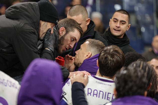 Atalanta v Fiorentina, Serie A football, Bergamo, Italy Bergamo, Italy. 30th, November 2025. Edin Dzeko of Fiorentina seen in discussion with the supporters after the Serie A match between Atalanta and Fiorentina at New Balance Stadium in Bergamo. Italy, Bergamo  Copyright: xGonzalesxPhoto StefanoxNicolix