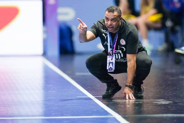 2025-11-30 Egypt v Netherlands - IHF World Women s Handball Championship ROTTERDAM, NETHERLANDS - NOVEMBER 30: coach Amr Youssef Ayoubv during the IHF World Women s Handball Championship match between Egypt and Netherlands at Ahoy on November 30, 2025 in Rotterdam, Netherlands. Rotterdam Ahoy Netherlands Content not available for redistribution in The Netherlands directly or indirectly through any third parties. Copyright: xHenkxSeppenx