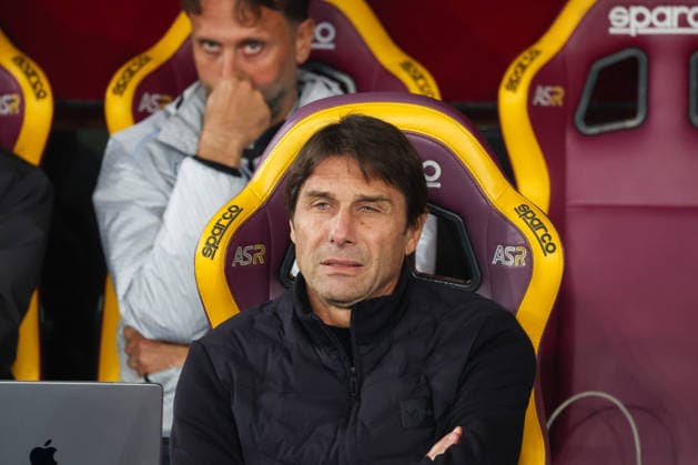November 30, 2025, Roma, Roma, Italia: Antonio Conte Head Coach of SSC Napoli During the 2025 26 Italian Serie A football match between AS Roma and Napoli on November 30, 2025, at the Stadio Olimpico in Rome..Pictured: David Neres of SSC Napoli Roma Italia - ZUMAs236 20251130_aap_s236_018 Copyright: xFabioxSassox