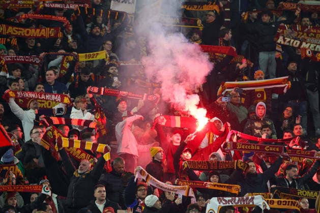 November 30, 2025, Roma, Roma, Italia: supporters of as Roma During the 2025 26 Italian Serie A football match between AS Roma and Napoli on November 30, 2025, at the Stadio Olimpico in Rome..Pictured: David Neres of SSC Napoli Roma Italia - ZUMAs236 20251130_aap_s236_030 Copyright: xFabioxSassox