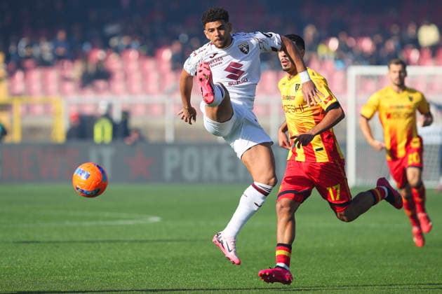 Che Adams of Torino FC in action during the serie A match between US Lecce and Torino FC at Ettore Giardiniero - Via del Mare stadium in Lecce (Italy), November 30,2025. massimilianoxcarnabuci