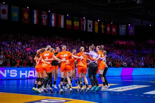 ROTTERDAM , 30-11-2025 , Rotterdam Ahoy , Womens World Championship, WM, Weltmeisterschaft Handball 2025 , match between Egypt and Netherlands , picture shows Netherlands celebrates the victory Egypt - Netherlands (women)  x32282088x Copyright: