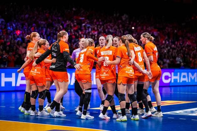 ROTTERDAM , 30-11-2025 , Rotterdam Ahoy , Womens World Championship, WM, Weltmeisterschaft Handball 2025 , match between Egypt and Netherlands , picture shows Netherlands celebrates the victory Egypt - Netherlands (women)  x32282091x Copyright:
