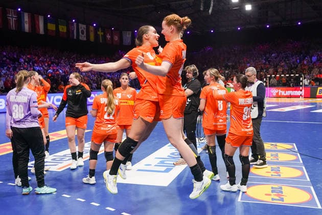 2025-11-30 Egypt v Netherlands - IHF World Women s Handball Championship ROTTERDAM, NETHERLANDS - NOVEMBER 30: Larissa Nusser of the Netherlands, Dione Housheer of the Netherlands during the IHF World Women s Handball Championship match between Egypt and Netherlands at Ahoy on November 30, 2025 in Rotterdam, Netherlands. Rotterdam Ahoy Netherlands Content not available for redistribution in The Netherlands directly or indirectly through any third parties. Copyright: xHenkxSeppenx