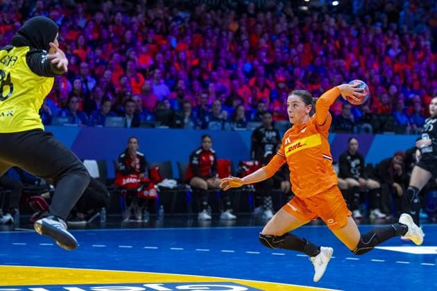 ROTTERDAM - Kelley Volbregt during the World Cup handball match in Group E between the Netherlands and Egypt at Ahoy Rotterdam. ANP RONALD HOOGENDOORN xVIxANPxSportx xxANPxIVx 543514443 originalFilename: 543514443.jpg