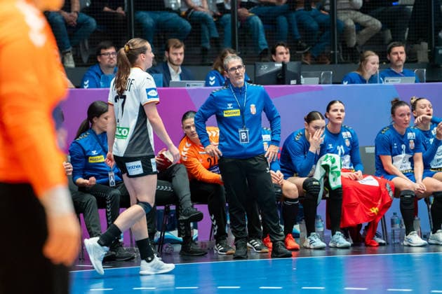 Handball I Women I World Championship I Preliminary round I Matchday 3 I Germany Serbia I 30 11 2025 Jose Ignacio Prades Coach, Serbia Stuttgart Porsche Arena Baden Württemberg Germany Copyright: xLobeca MaxxPetershansx