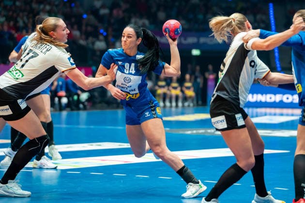 Handball I Women I World Championship I Preliminary round I 3 Matchday I Germany Serbia I 30 11 2025 Sara Garovic 94, Serbia in the throw Stuttgart Porsche Arena Baden Württemberg Germany Copyright: xLobeca MaxxPetershansx