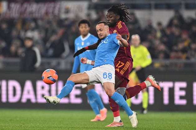 AS Roma v SSC Napoli - Serie A Stanislav Lobotka of S.S.C. Napoli and Manu Kone of A.S. Roma are in action during the 13th day of the Serie A Championship between A.S. Roma and S.S.C. Napoli at the Olympic Stadium in Rome, Italy, on November 29, 2025. Rome Italy Italy  Copyright: xDomenicoxCippitellix originalFilename:cippitelli-asromass251130_npeYd.jpg
