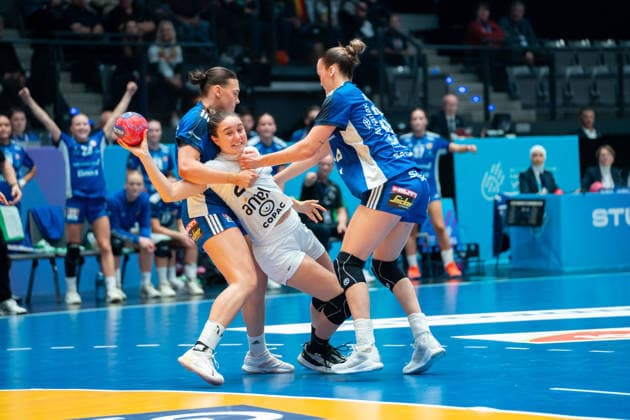 Handball I Women I World Championship I Preliminary round I Matchday 3 I Iceland Uruguay I 30 11 2025 Martina Maria Campos Havranek 24, Uruguay Stuttgart Porsche Arena Baden Württemberg Germany Copyright: xLobeca MaxxPetershansx