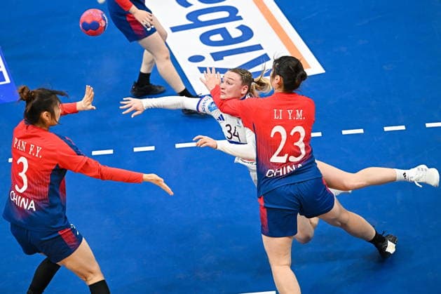 2025.11.30 s-Hertogenbosch pilka reczna kobiet Mistrzostwa Swiata Chiny - Francja N z Lena Grandveau Foto Lukasz Laskowski PressFocus 2025.11.30 s-Hertogenbosch IHF WomenÕs Handball World Championship, WM, Weltmeisterschaft China vs France Lena Grandveau Credit: Lukasz Laskowski PressFocus NEWSPIX.PL --- newspix.pl 