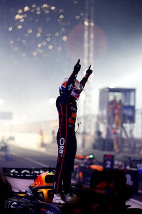 F1 - QATAR GRAND PRIX 2025 VERSTAPPEN Max (ned), Red Bull Racing RB21, portrait victory celebration during the 2025 Formula 1 Qatar Grand Prix, 23th round of the 2025 FIA Formula One World Championship, WM, Weltmeisterschaft from November 28 to 30, 2025 on the Lusail International Circuit, in Lusail, Qatar - LusailQatar  Copyright: xDPPIx