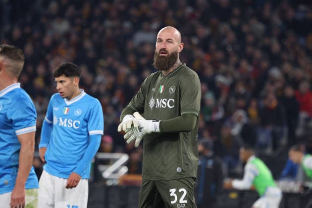 November 30, 2025, Roma, Roma, Italia: Vanja Milikovic-Savic of SSC Napoli During the 2025 26 Italian Serie A football match between AS Roma and Napoli on November 30, 2025, at the Stadio Olimpico in Rome..Pictured: David Neres of SSC Napoli Roma Italia - ZUMAs236 20251130_aap_s236_118 Copyright: xFabioxSassox