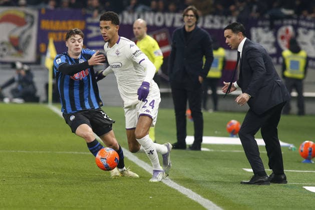 CALCIO - Serie A - Atalanta BC vs ACF Fiorentina Amir Richardson of ACF Fiorentina competes for the ball with Nicola Zalewski of Atalanta BC during Atalanta BC vs ACF Fiorentina, 13Â° Serie A Enilive 2025-26 game at New Balance arena in Bergamo (BG), Italy, on November 30, 2025. Bergamo Italy  Copyright: xIPAxSport ABACAx