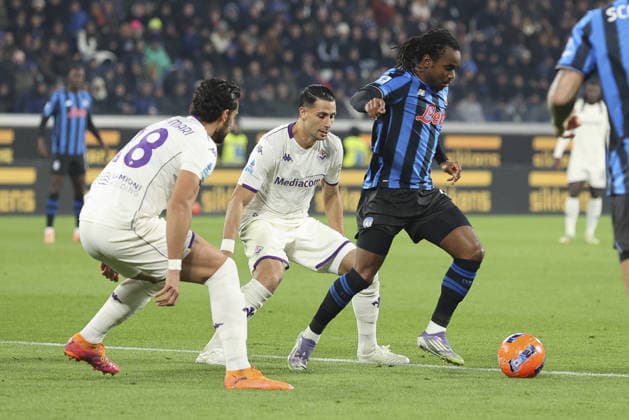 CALCIO - Serie A - Atalanta BC vs ACF Fiorentina Ademola Lookman of Atalanta BC competes for the ball during Atalanta BC vs ACF Fiorentina, 13Â° Serie A Enilive 2025-26 game at New Balance arena in Bergamo (BG), Italy, on November 30, 2025. Bergamo Italy  Copyright: xIPAxSport ABACAx