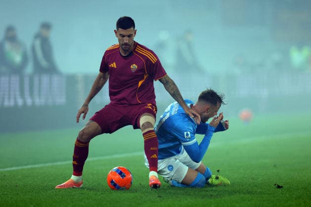 CALCIO - Serie A - AS Roma vs SSC Napoli Rome, Italy - November 30, 2025: Lorenzo Pellegrini of Roma, Sam Beukema of Napoli seen in action during the Serie A Enilive 2025-2026 football match between AS Roma and SSC Napoli at Olympic Stadium. Rome Italy  Copyright: xIPAxSport ABACAx