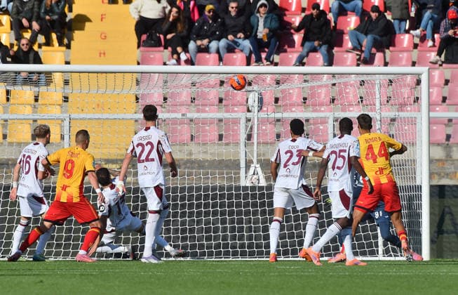CALCIO - Serie A - US Lecce vs Torino FC Lecce VS Torino Goal Lecce during US Lecce vs Torino FC, Italian soccer Serie A match in Lecce, Italy, November 30 2025 Lecce Italy  Copyright: xIPAxSport ABACAx