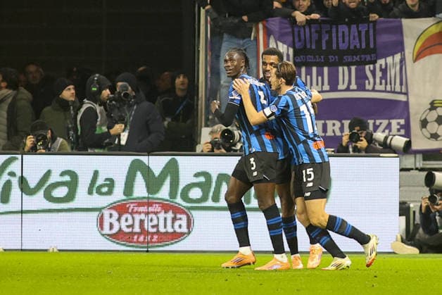 CALCIO - Serie A - Atalanta BC vs ACF Fiorentina Odilon Kossounou of Atalanta BC celebrates with team mate during Atalanta BC vs ACF Fiorentina, 13Â° Serie A Enilive 2025-26 game at New Balance arena in Bergamo (BG), Italy, on November 30, 2025. Bergamo Italy  Copyright: xIPAxSport ABACAx