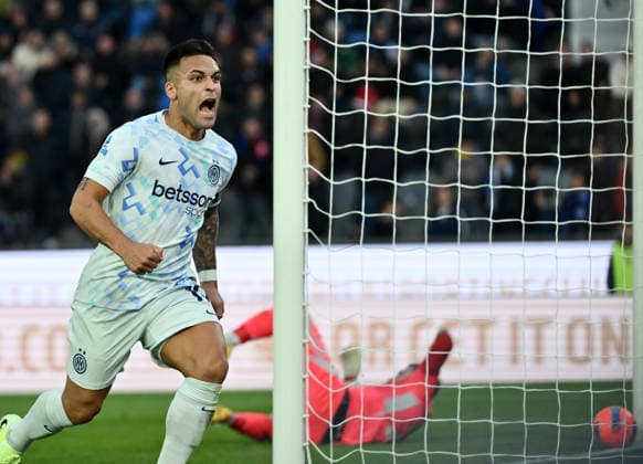 (251201) -- PISA, Dec. 1, 2025 -- Inter Milan s Lautaro Martinez celebrates his goal during a Serie A football match between Pisa and Inter Milan in Pisa, Italy, Nov. 30, 2025. (SP)ITALY-PISA-FOOTBALL-SERIE A-PISA VS INTER MILAN LixJing 