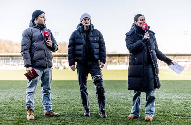 Half-time interview with injured Leipzig player Giovanna Hoffmann Football 1 Womens Bundesliga, Matchday 11 RB Leipzig VfL Wolfsburg 23 November 2025 Leipzig, Training Center on Cottaweg RB Leipzig VfL Wolfsburg