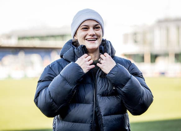 Half-time interview with injured Leipzig player Giovanna Hoffmann Football 1 Womens Bundesliga, Matchday 11 RB Leipzig VfL Wolfsburg 23 November 2025 Leipzig, Training Center on Cottaweg RB Leipzig VfL Wolfsburg