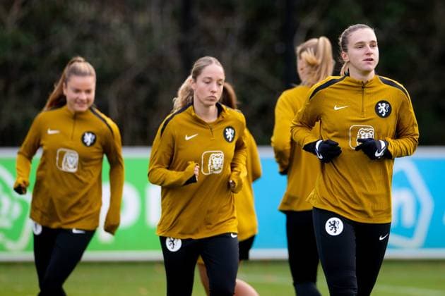 ZEIST - Vivianne Miedema during a soccer training session at the KNVB Campus. The Dutch national team, Nationalteam is preparing for the friendly against South Korea. ANP IRIS VAN DEN BROEK xVIxANPxSportx xxANPxIVx 543569447 originalFilename: 543569447.jpg