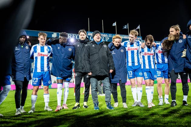 Odense BK v Vejle BK, 3F Superliga football, Odense, Denmark Odense, Denmark. 30th, November 2025. The players unite around head coach Alexander Zorniger of Odense BK after the 3F Superliga match between Odense BK and Vejle BK at Nature Energy Park in Odense. Denmark, Odense  Copyright: xGonzalesxPhoto KentxRasmussenx