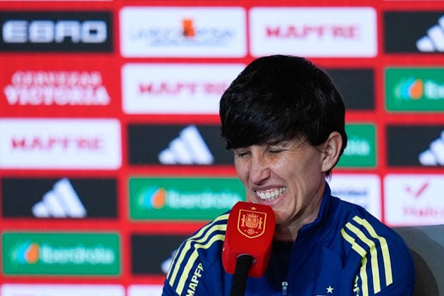 December 1, 2025, Madrid, Madrid, Spain: Sonia Bermudez, head coach of Spain, attends her press conference, PK, Pressekonferenz during the training day of Spain ahead the UEFA Women s Nations League 2025 Final Second Leg match between Spain and Germany at Riyadh Air Metropolitano stadium on December 1, 2025, in Madrid, Spain. Madrid Spain - ZUMAa181 20251201_zaa_a181_006 Copyright: xDennisxAgyemanx