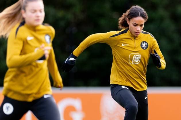 ZEIST - Nina Nijstad during a soccer training session at the KNVB Campus. The Dutch national team, Nationalteam is preparing for the friendly against South Korea. ANP IRIS VAN DEN BROEK xVIxANPxSportx xxANPxIVx 543571240 originalFilename: 543571240.jpg