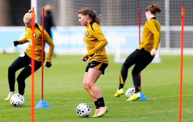 ZEIST - Lynn Groenewegen during a soccer training session at the KNVB Campus. The Dutch national team, Nationalteam is preparing for the friendly against South Korea. ANP IRIS VAN DEN BROEK xVIxANPxSportx xxANPxIVx 543571577 originalFilename: 543571577.jpg