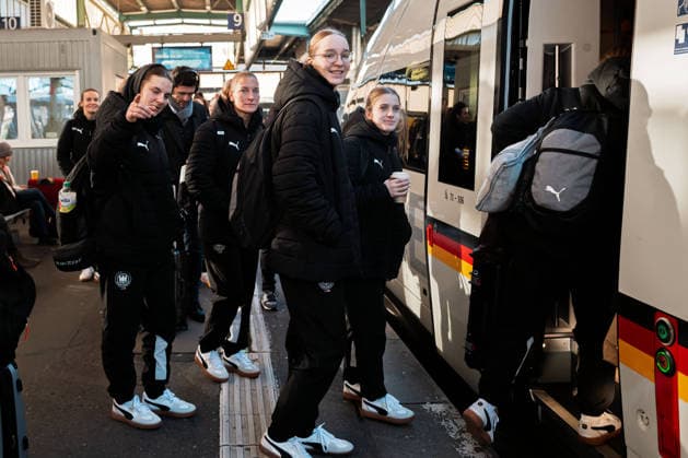 Handball, Women Germany Train journey to Dortmund Nieke Kühne Kuehne Germany , Alexia Hauf Germany board the ICE Federal Republic of Germany Stuttgart Baden Württemberg Germany