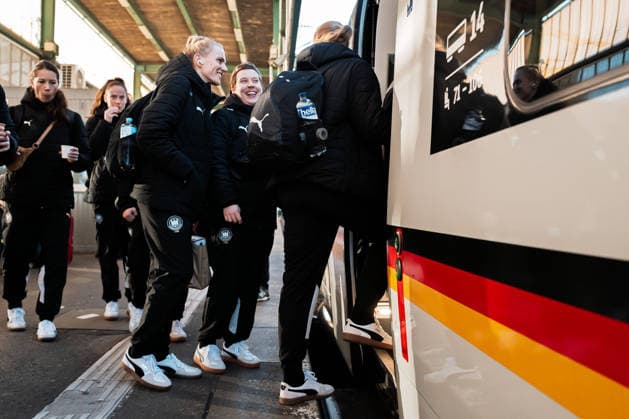 Handball, Women Germany Train journey to Dortmund Annika Lott Germany , Alina Grijseels Germany , Viola Leuchter Germany board the ICE Federal Republic of Germany Stuttgart Baden Württemberg Germany