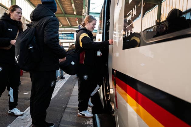 Handball, Women Germany Train journey to Dortmund Lisa Antl Germany boards the ICE Federal Republic of Germany Stuttgart Baden Württemberg Germany