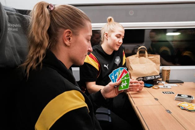 Handball, Women Germany Train journey to Dortmund Jenny Behrend Germany playing cards Stuttgart Baden Württemberg Germany