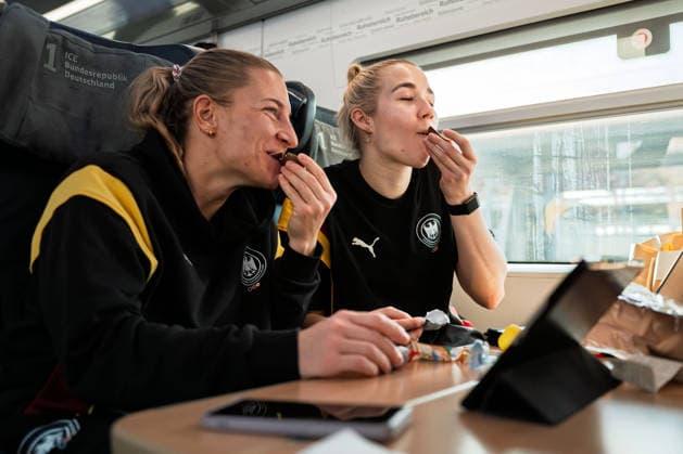 Handball, Women Germany Train journey to Dortmund Jenny Behrend Germany and goalkeeper Katharina Filter Germany eat Kinderrüberaschungseier Stuttgart Baden Württemberg Germany