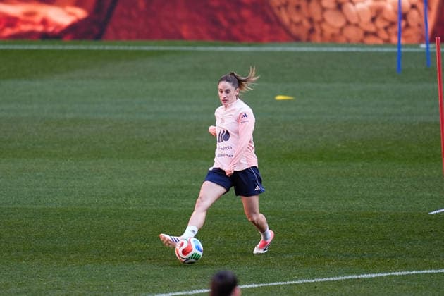December 1, 2025, Madrid, Madrid, Spain: Esther Gonzalez during the training session of the Spain Women s team ahead the UEFA Women s Nations League 2025 Final Second Leg match between Spain and Germany at Riyadh Air Metropolitano stadium on December 01, 2025, in Madrid, Spain. Madrid Spain - ZUMAa181 20251201_zaa_a181_035 Copyright: xDennisxAgyemanx