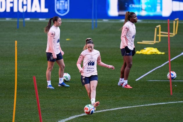 December 1, 2025, Madrid, Madrid, Spain: Olga Carmona during the training session of the Spain Women s team ahead the UEFA Women s Nations League 2025 Final Second Leg match between Spain and Germany at Riyadh Air Metropolitano stadium on December 01, 2025, in Madrid, Spain. Madrid Spain - ZUMAa181 20251201_zaa_a181_041 Copyright: xDennisxAgyemanx
