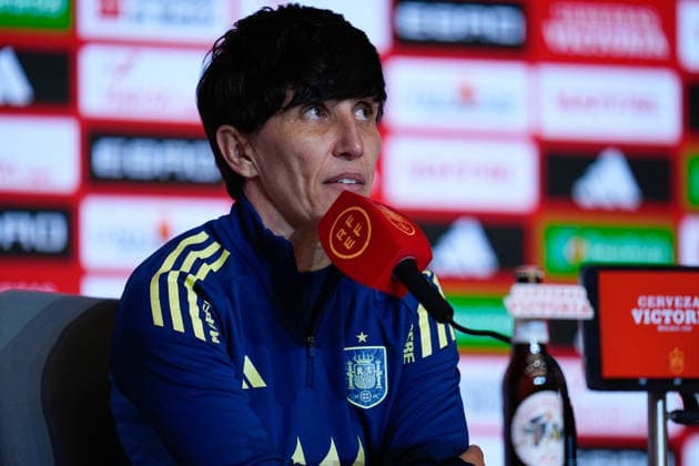 December 1, 2025, Madrid, Madrid, Spain: Sonia Bermudez, head coach of Spain, attends her press conference, PK, Pressekonferenz during the training day of Spain ahead the UEFA Women s Nations League 2025 Final Second Leg match between Spain and Germany at Riyadh Air Metropolitano stadium on December 1, 2025, in Madrid, Spain. Madrid Spain - ZUMAa181 20251201_zaa_a181_064 Copyright: xDennisxAgyemanx