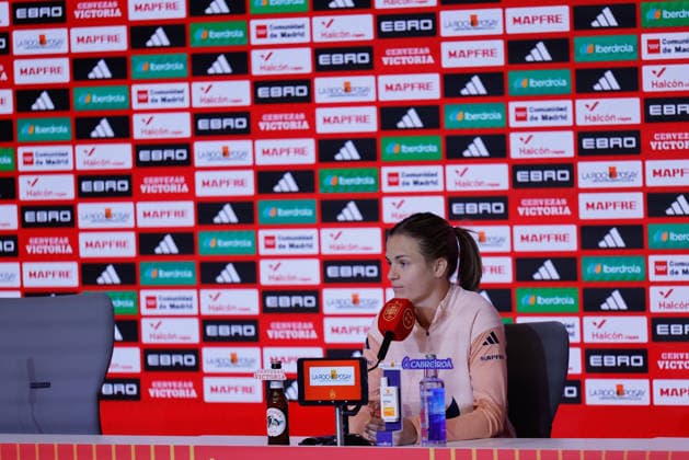 December 1, 2025, Madrid, Madrid, Spain: Irene Paredes of Spain attends her press conference, PK, Pressekonferenz during the training day of Spain ahead the UEFA Women s Nations League 2025 Final Second Leg match between Spain and Germany at Riyadh Air Metropolitano stadium on December 1, 2025, in Madrid, Spain. Madrid Spain - ZUMAa181 20251201_zaa_a181_069 Copyright: xDennisxAgyemanx