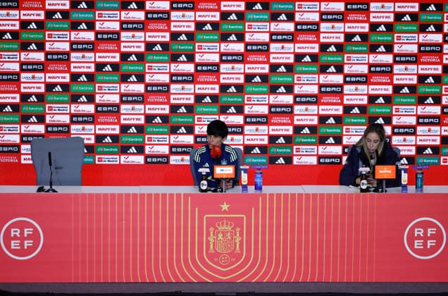 December 1, 2025, Madrid, Madrid, Spain: Sonia Bermudez, head coach of Spain, attends her press conference, PK, Pressekonferenz during the training day of Spain ahead the UEFA Women s Nations League 2025 Final Second Leg match between Spain and Germany at Riyadh Air Metropolitano stadium on December 1, 2025, in Madrid, Spain. Madrid Spain - ZUMAa181 20251201_zaa_a181_071 Copyright: xDennisxAgyemanx