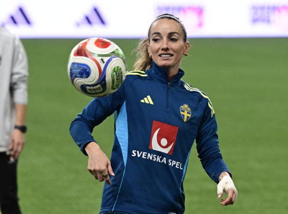 STOCKHOLM, SWEDEN 20251201 Kosovare Asllani and Rosa Kafaji during the Swedish women s national team s training session at 3Arena ahead of the return match in the Nations League against France on Tuesday STOCKHOLM SWEDEN x10030x  Copyright: xJonasxEkströmer TTx NATIONS LEAGUE TRAINING WOMEN S NATIONAL TEAM