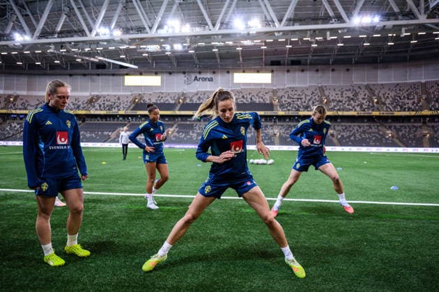 251201 Nathalie Björn of the Swedish women s national football team at a training session on December 1, 2025 in Stockholm Photo Jesper Zerman BILDBYRAN kod JZ JZ0652 fotboll football soccer fotball nations league uefa womens nations league träning practice training sverige sweden dam bbeng  Copyright: JESPERxZERMAN BB251201JZ030