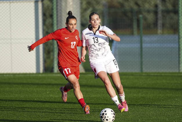 Turkiye v Albania - Friendlies ISTANBUL, TURKIYE - DECEMBER 1: Ilayda Civelek (17) of Turkiye in action against Dafina Redzepi (13) of Albania during 2027 FIFA Women s World Cup European Qualifiers League B Group 2 preparation football match between Turkiye and Albania at Hasan Dogan National Teams Training and Education Facilities in Istanbul, Turkiye on December 1, 2025. Beyza Comert Anadolu Istanbul Turkey. Editorial use only. Please get in touch for any other usage.  Copyright: x2025xAnadoluxBeyzaxComertx