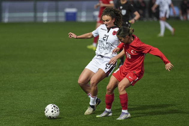 Turkiye v Albania - Friendlies ISTANBUL, TURKIYE - DECEMBER 1: Selen Gul Atlunkulak (18) of Turkiye in action against Alma Hilaj (21) of Albania during 2027 FIFA Women s World Cup European Qualifiers League B Group 2 preparation football match between Turkiye and Albania at Hasan Dogan National Teams Training and Education Facilities in Istanbul, Turkiye on December 1, 2025. Beyza Comert Anadolu Istanbul Turkey. Editorial use only. Please get in touch for any other usage.  Copyright: x2025xAnadoluxBeyzaxComertx