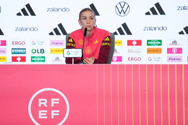 December 1, 2025, Madrid, Madrid, Spain: Elisa Sens of Germany attends her press conference, PK, Pressekonferenz prior her UEFA Women s Nations League 2025 final second leg match against Spain at Riyadh Air Metropolitano stadium on December 01, 2025 in Madrid, Spain. Madrid Spain - ZUMAa181 20251201_zaa_a181_085 Copyright: xOscarxJ.xBarrosox