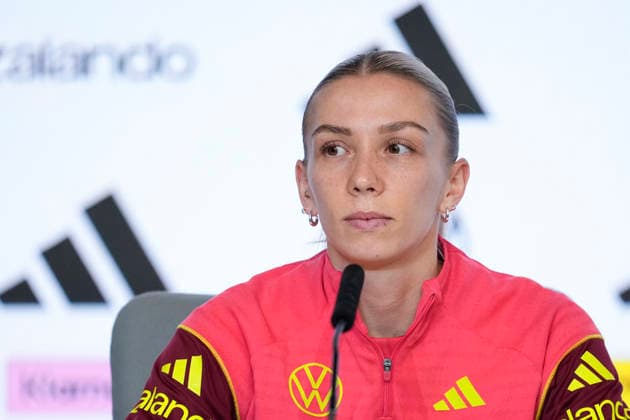 December 1, 2025, Madrid, Madrid, Spain: Elisa Sens of Germany attends her press conference, PK, Pressekonferenz prior her UEFA Women s Nations League 2025 final second leg match against Spain at Riyadh Air Metropolitano stadium on December 01, 2025 in Madrid, Spain. Madrid Spain - ZUMAa181 20251201_zaa_a181_086 Copyright: xOscarxJ.xBarrosox